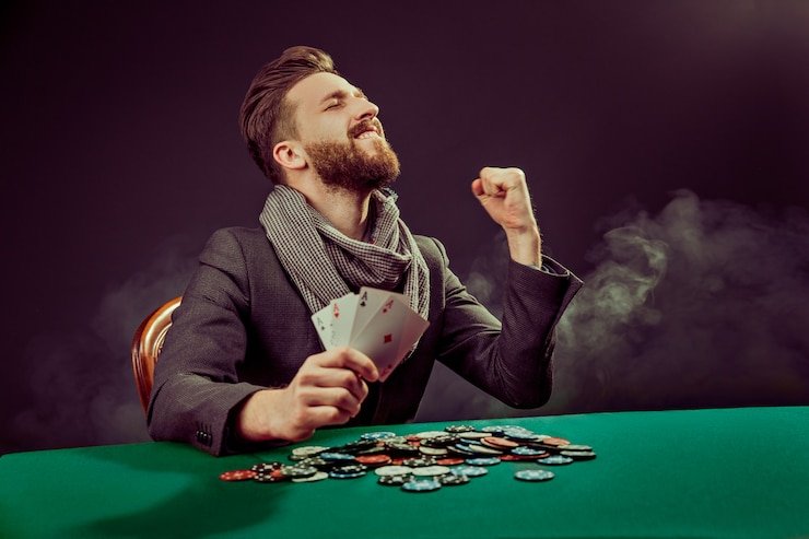 Tampilan live casino dan slot virtual di platform cobra33